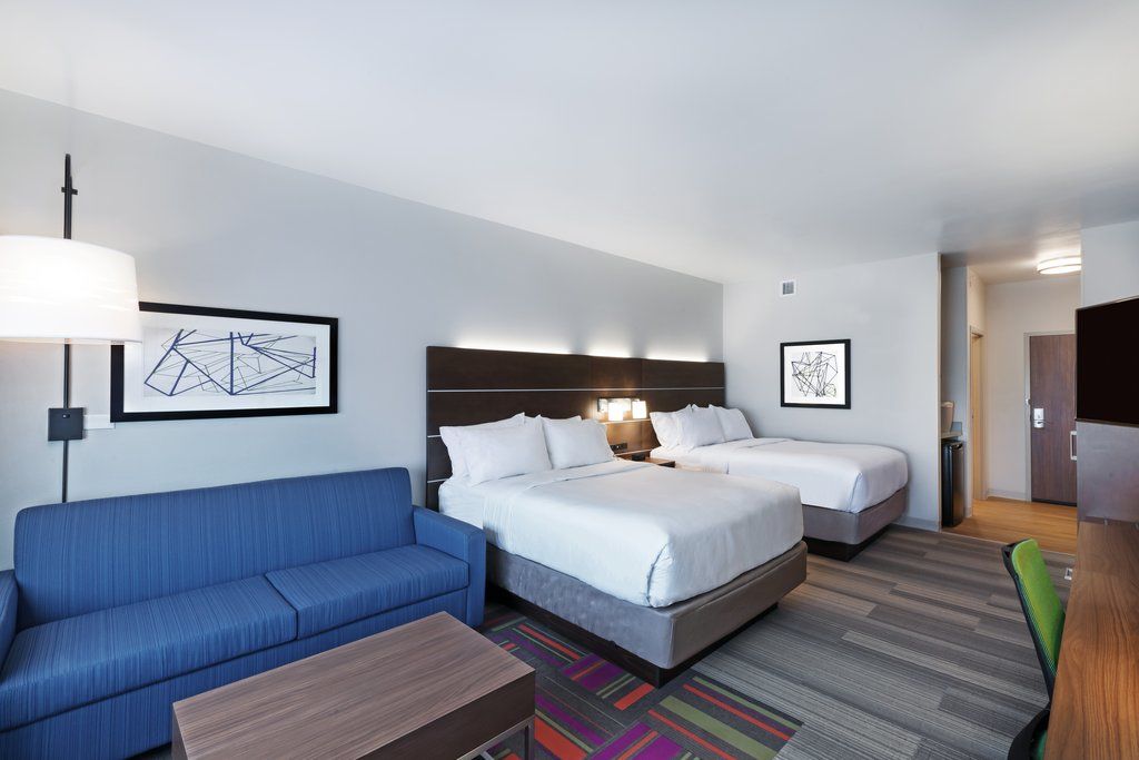 Holiday Inn Express & Suites - Marshalltown By Ihg Exterior photo