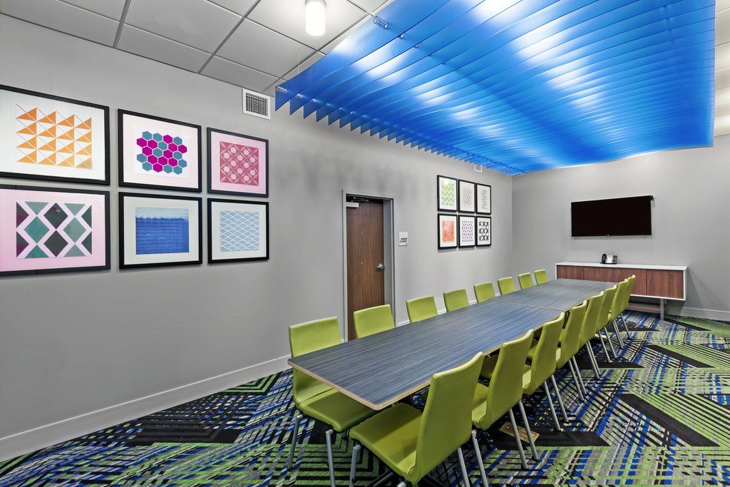 Holiday Inn Express & Suites - Marshalltown By Ihg Exterior photo